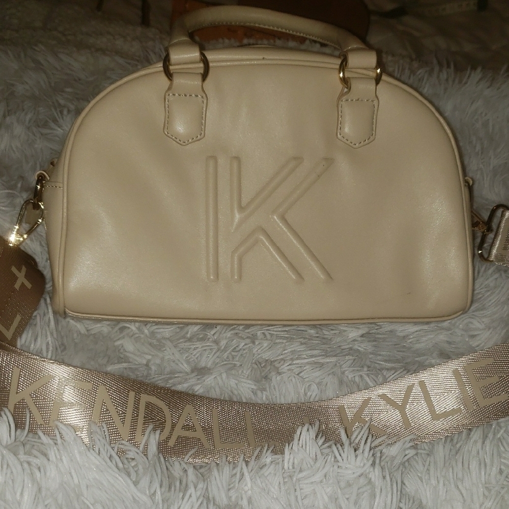 Kendall & Kylie Cream Crossbody Bag with Minimalist Design